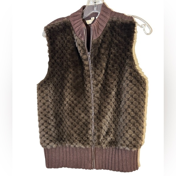 Tiara Women’s Brown Faux Fur Vest Ribbed Knit Contrast Zip Front Size Large - Picture 1 of 7